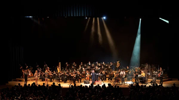 Queen Symphonic | Το σόου έχει συνέχεια